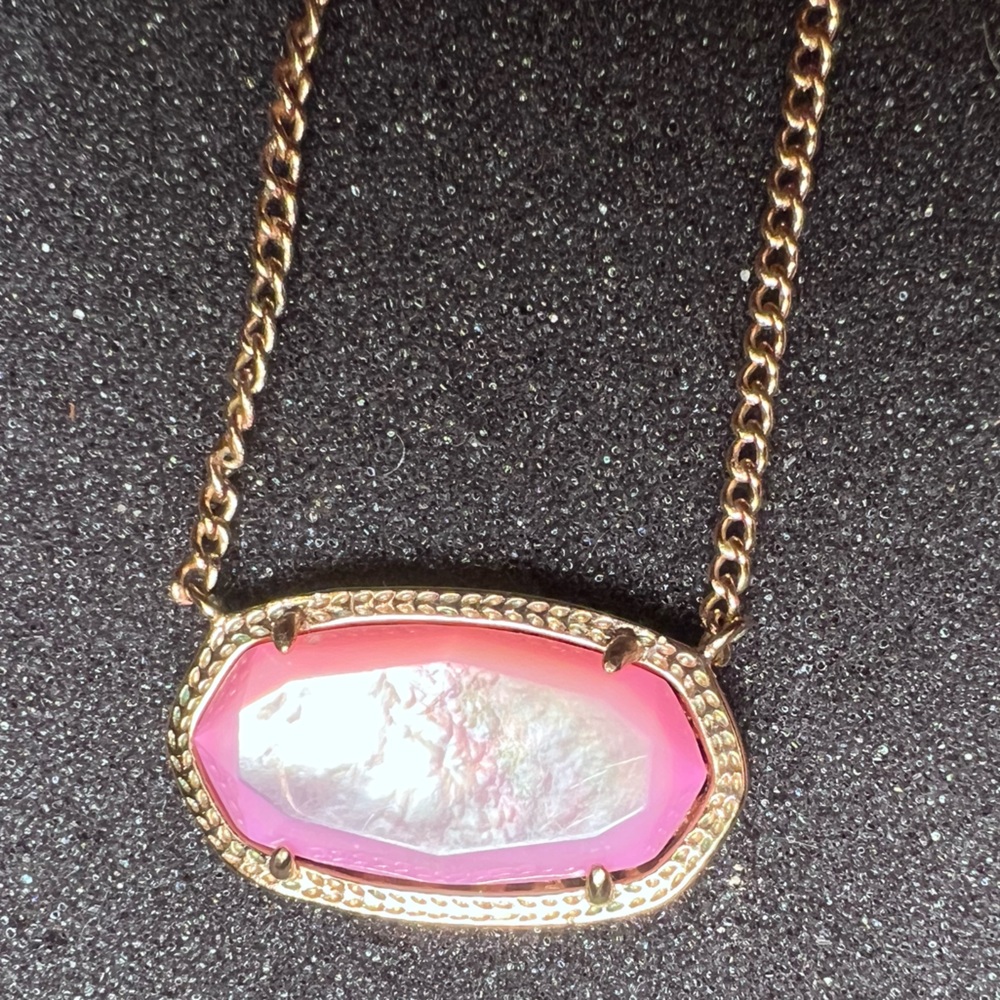 *** SOLD***. Kendra Scott Dylan necklace in RG and pink MOP